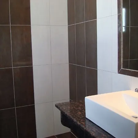 Elena & 3* אורנוס