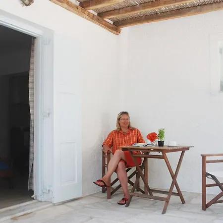 מלון דירות Elena &