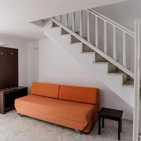 Aparthotel Elena & 4*
