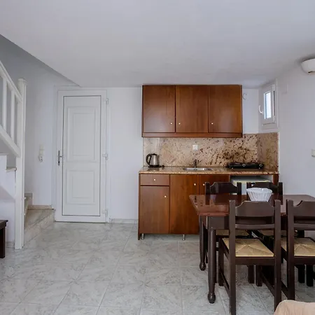 Aparthotel Elena & 4*
