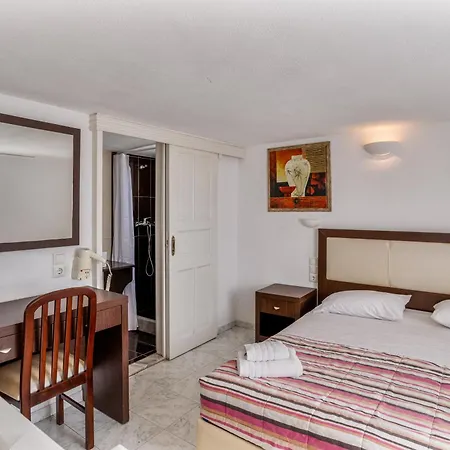 Aparthotel Elena &