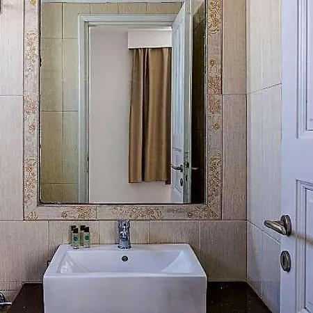 Elena & Lejlighedshotel 3*