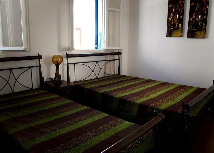 Elena & 3* أورنوس