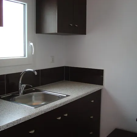 艾琳娜一室公寓及套房酒店