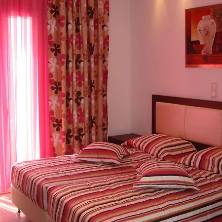 Aparthotel Elena & 3*