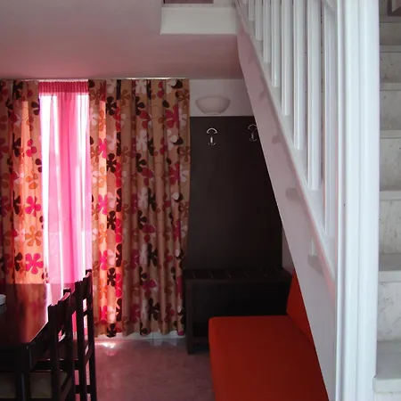 艾琳娜一室公寓及套房酒店