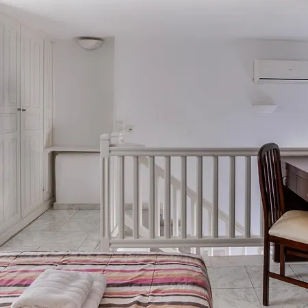 艾琳娜一室公寓及套房酒店