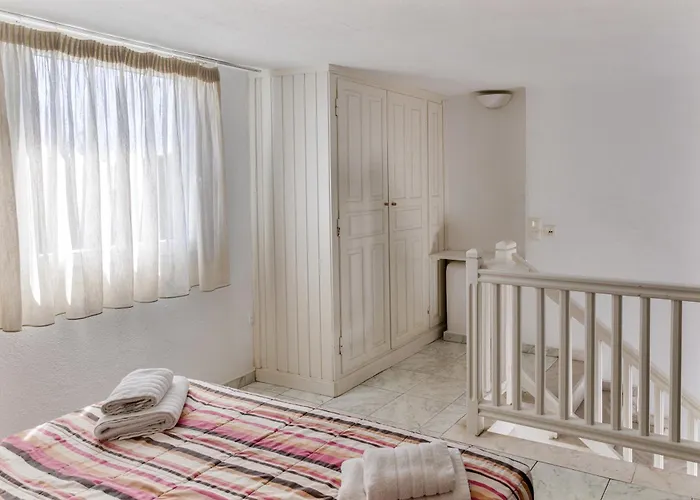 Elena & 3* Орнос